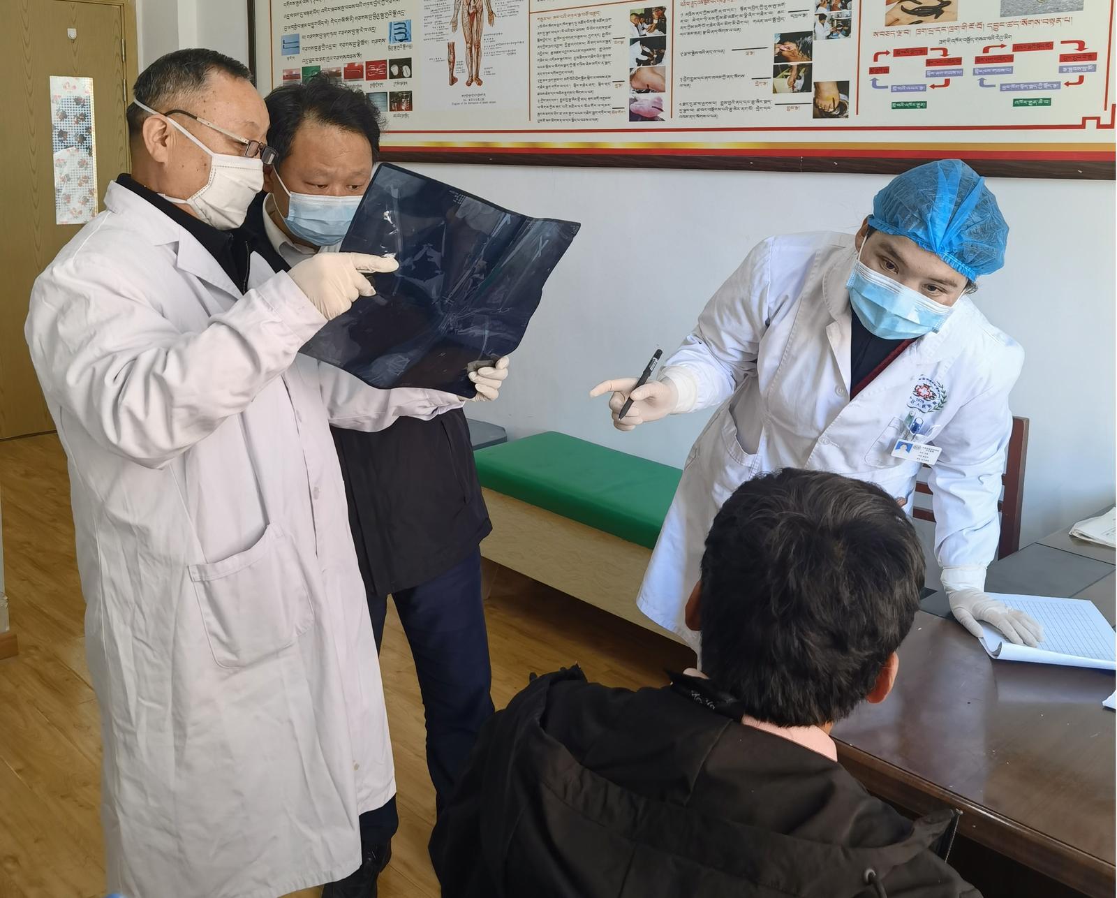他们的到来，让大骨节病患者“正常走路”了